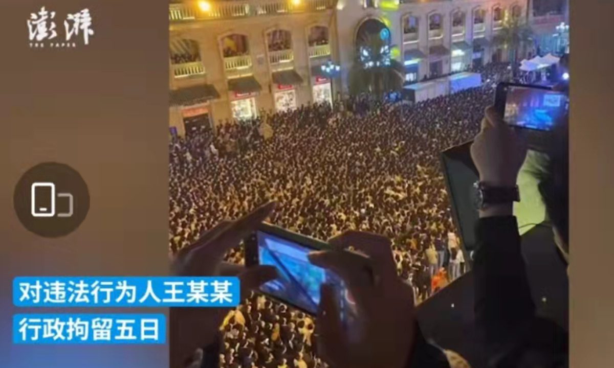 武汉光谷步行街直播LOL总决赛2000人聚集！公安局：3名组织者被拘