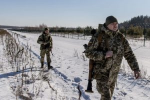 中英双语新闻：乌克兰宣布进入全国紧急状态