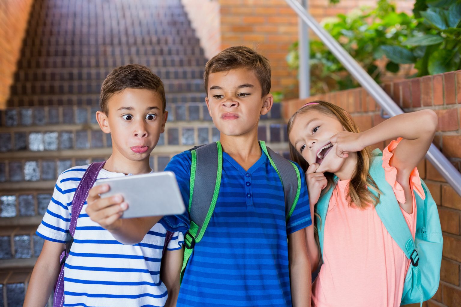 学校应该允许学生使用手机的 20 个理由