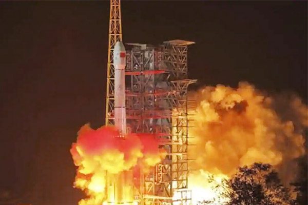 1分钟短篇英语新闻：中国成功发射两颗引力波探测卫星