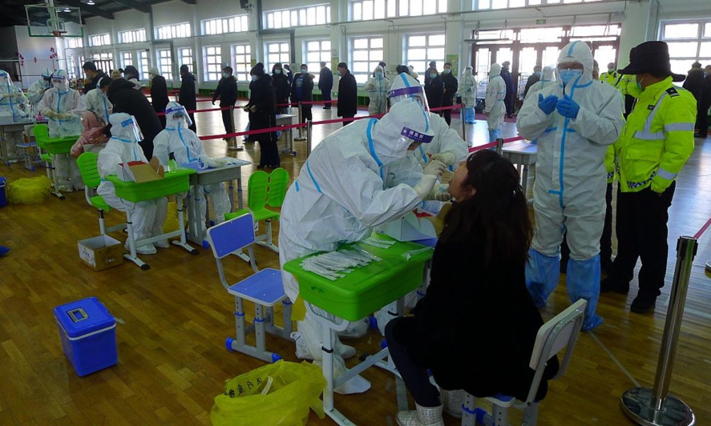 中俄边境城市黑河完成大规模检测，在出现零星病例时暂停公共交通