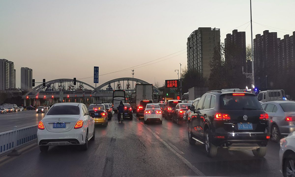 随着疫情恶化，石家庄取消了80%的航班，关闭了火车站