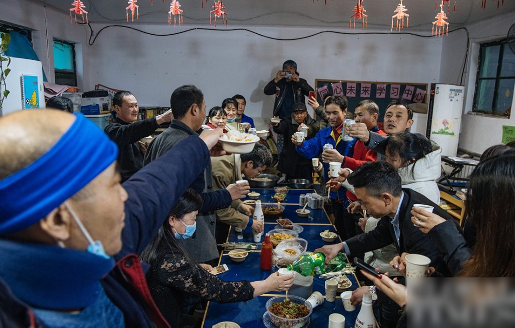 农民工在北京举行社区春节庆祝晚会