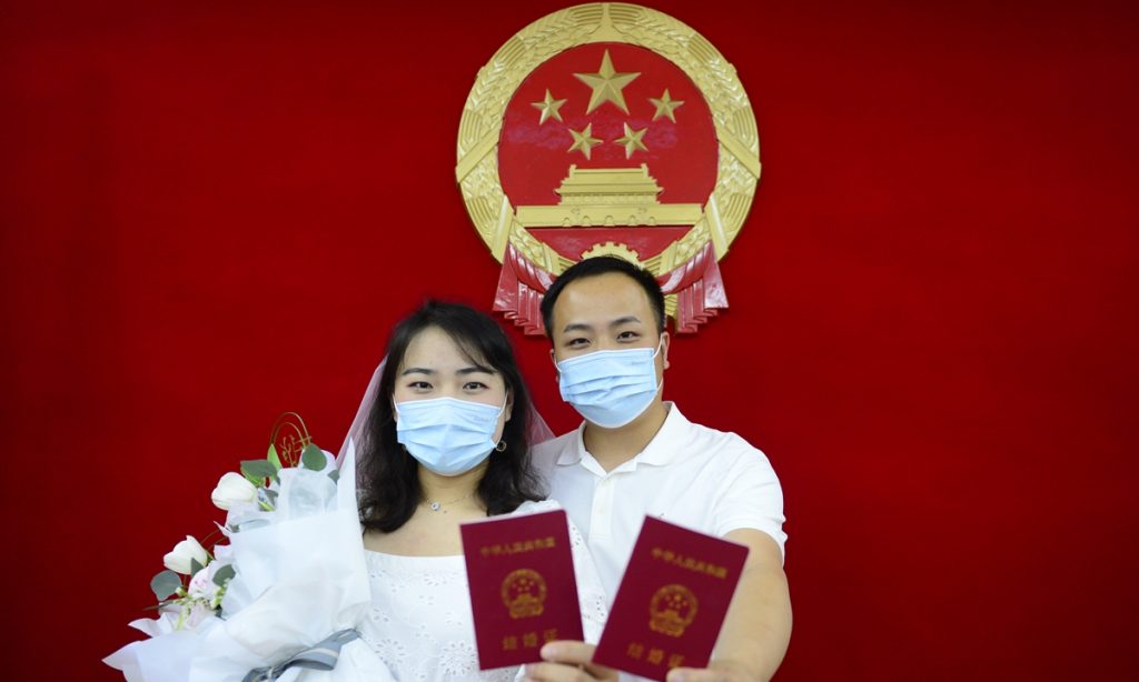 草率结婚，随意离婚引发争论