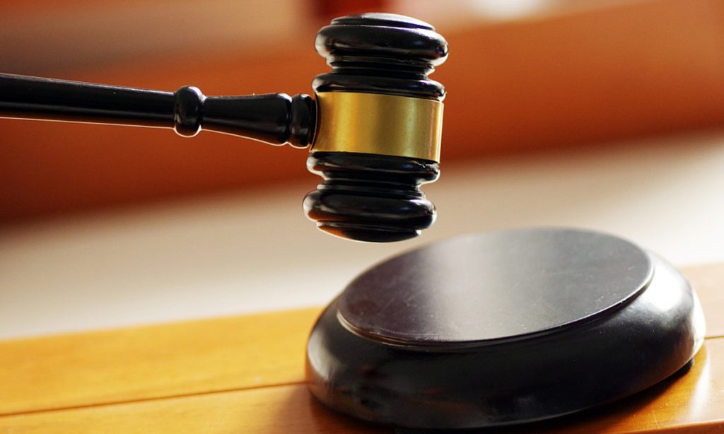 一名教师因强奸九名女孩被判死刑