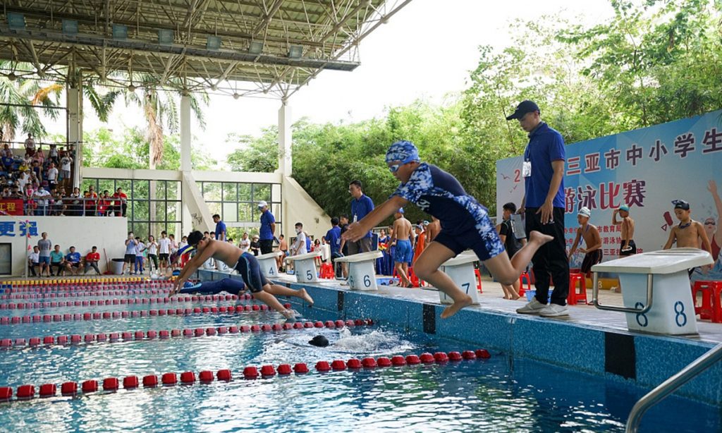 为避免安全隐患，海南要求小学毕业生8月底前全部学会游泳