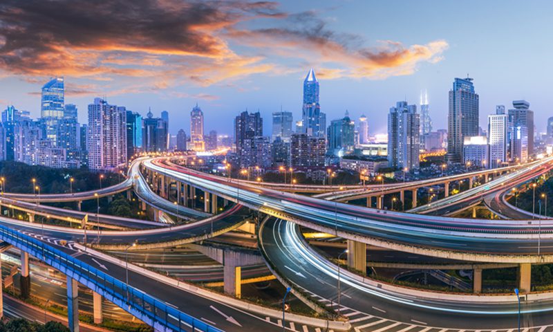 在新的五年计划中，上海承诺要在交通运输领域占据全球领先地位