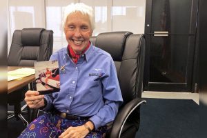 贝索斯挑选82岁女性航天先驱共进太空