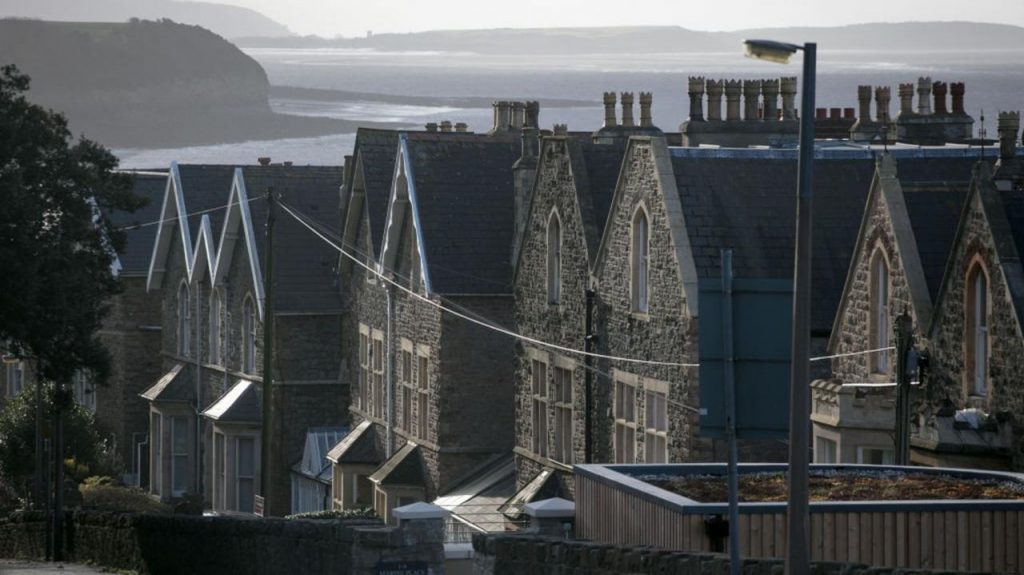 中英双语新闻：英国房价以2006年以来最快速度上涨