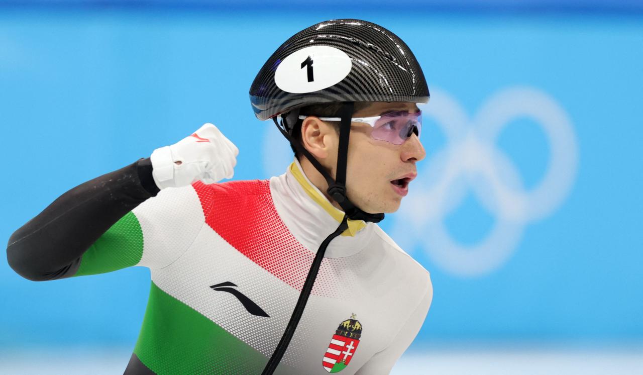 男子500米短道速滑匈牙利队刘少昂夺冠
