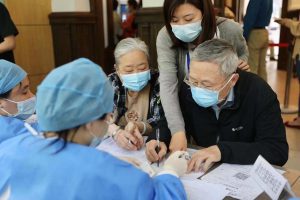 中国推动80岁及以上人群接种新冠疫苗