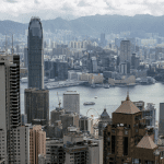 Hong Kong’s government has taken steps to arrest the downturn and stimulate trading. Photographer: Paul Yeung/Bloomberg 香港政府已采取措施阻止经济下滑并刺激贸易。摄影师：Paul Yeung/Bloomberg