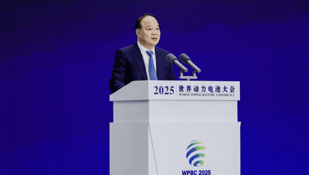 宁德时代创始人、董事长兼首席执行官曾毓群在2025年世界动力电池大会上发表演讲