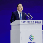 宁德时代创始人、董事长兼首席执行官曾毓群在2025年世界动力电池大会上发表演讲