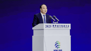 宁德时代创始人、董事长兼首席执行官曾毓群在2025年世界动力电池大会上发表演讲