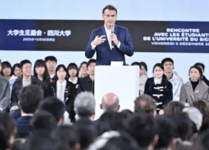 法国总统马克龙到访四川大学