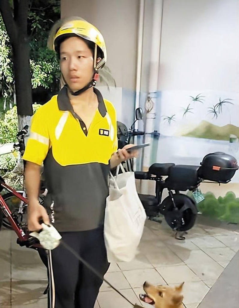 19岁少年带狗睡桥洞,日跑10小时外卖凑学费,长沙人伸援手