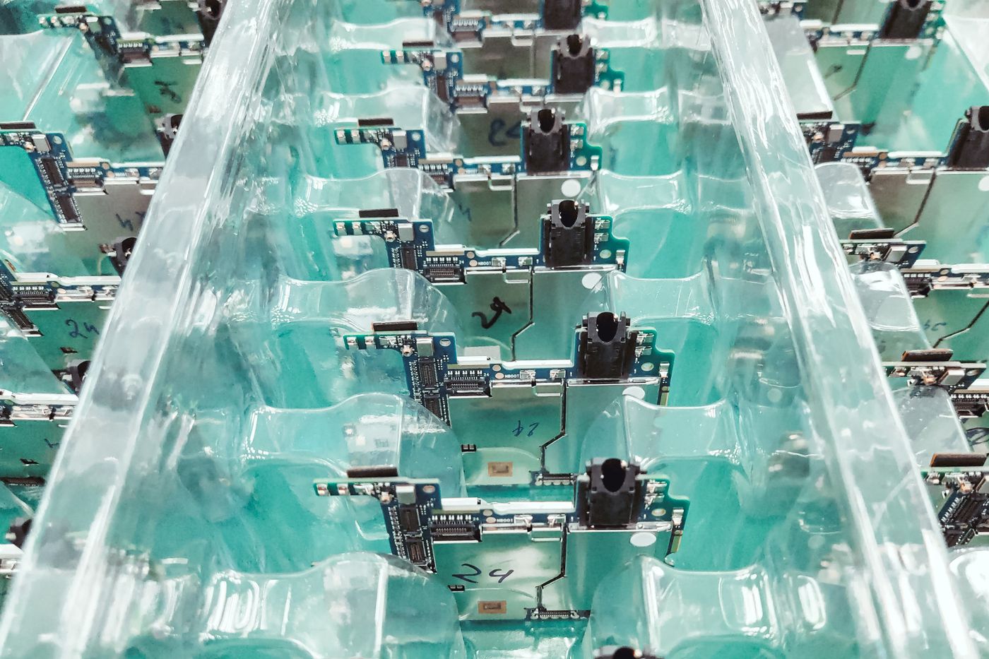 Semiconductor wafer manufacturing equipment
